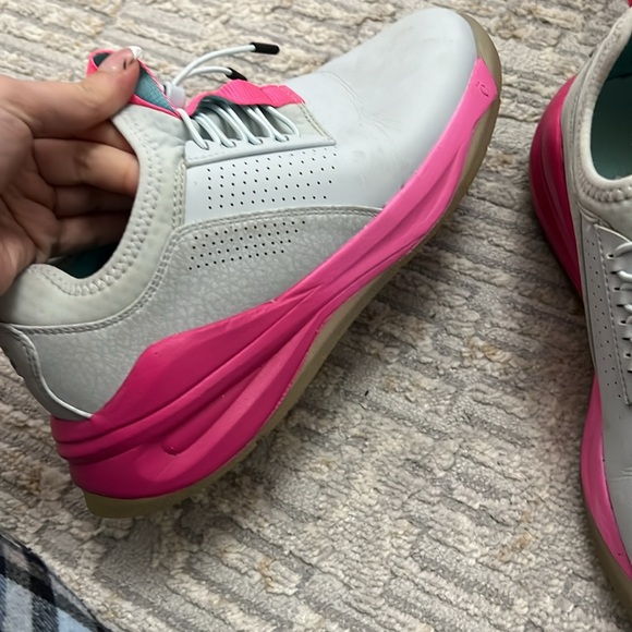 Shoes - Picture 2 of 7